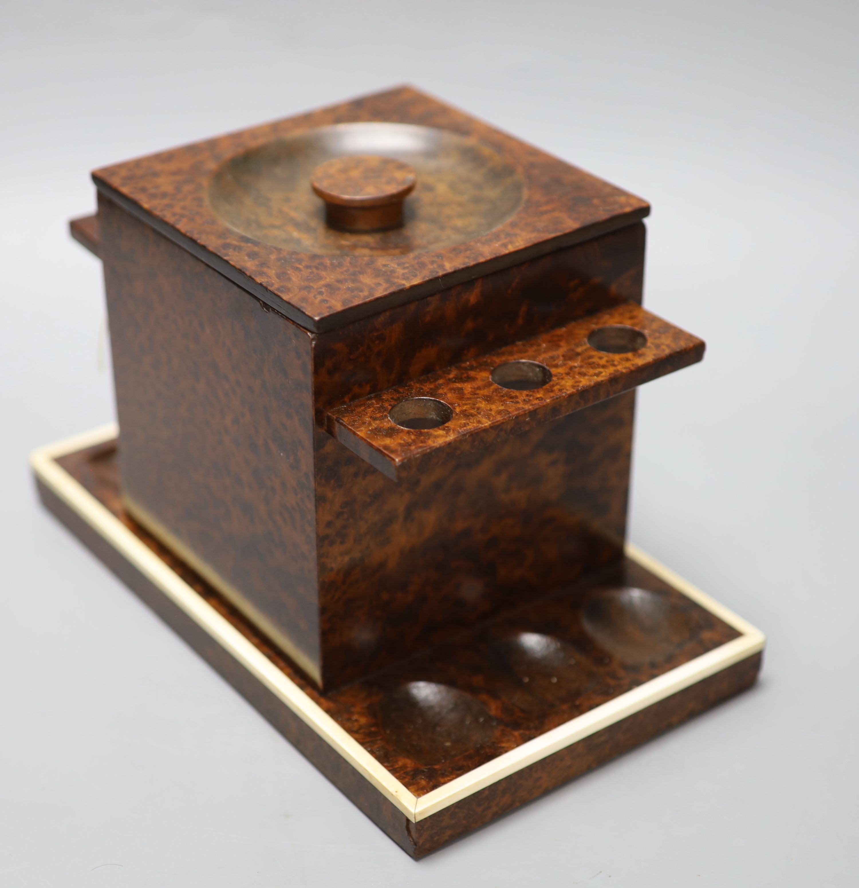 A Burr Briar tobacco pot / pipe rack, length 25cm